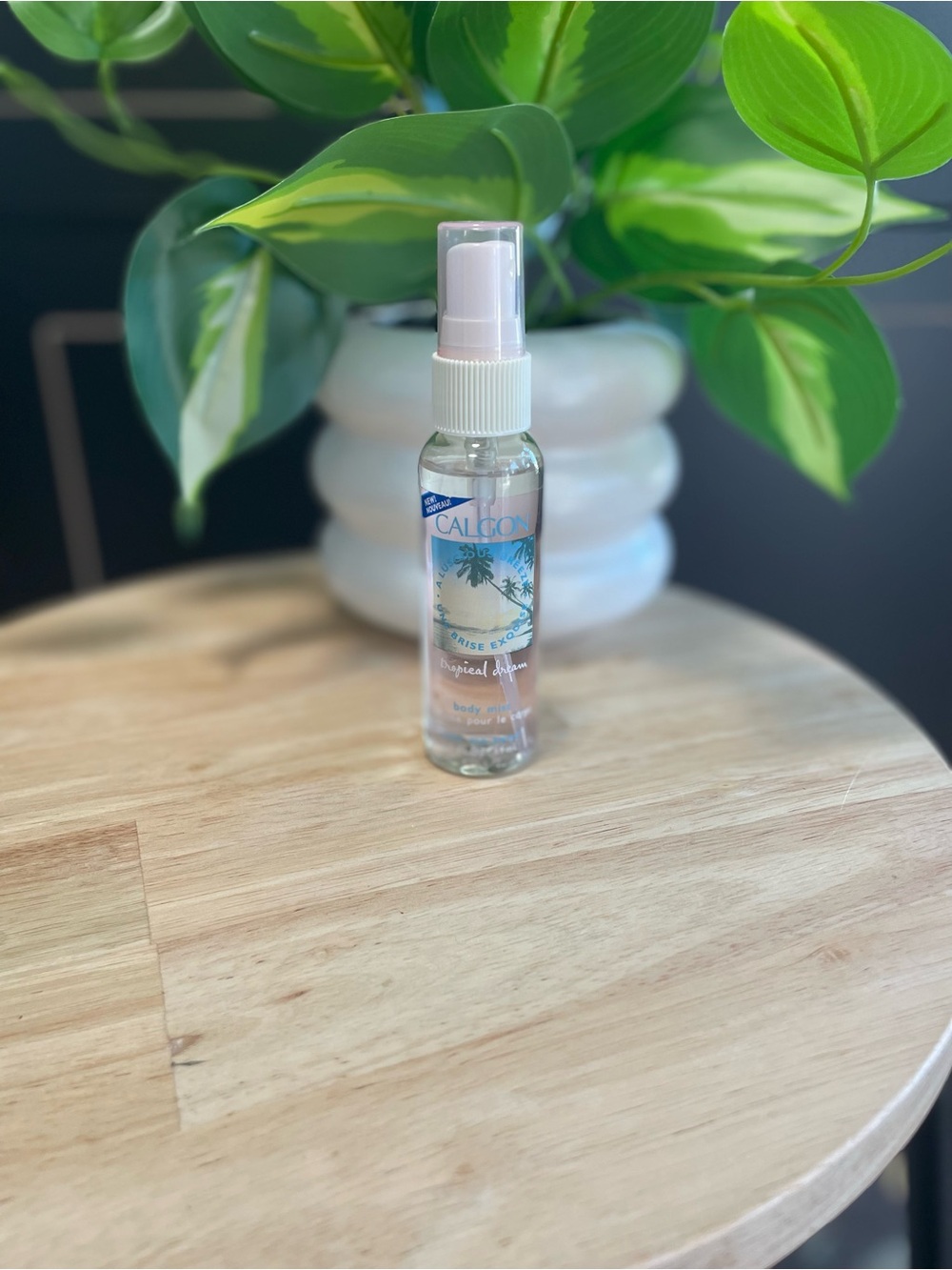 Calgon Tropical Splash Body Mist - Clear Bottle with White Spray